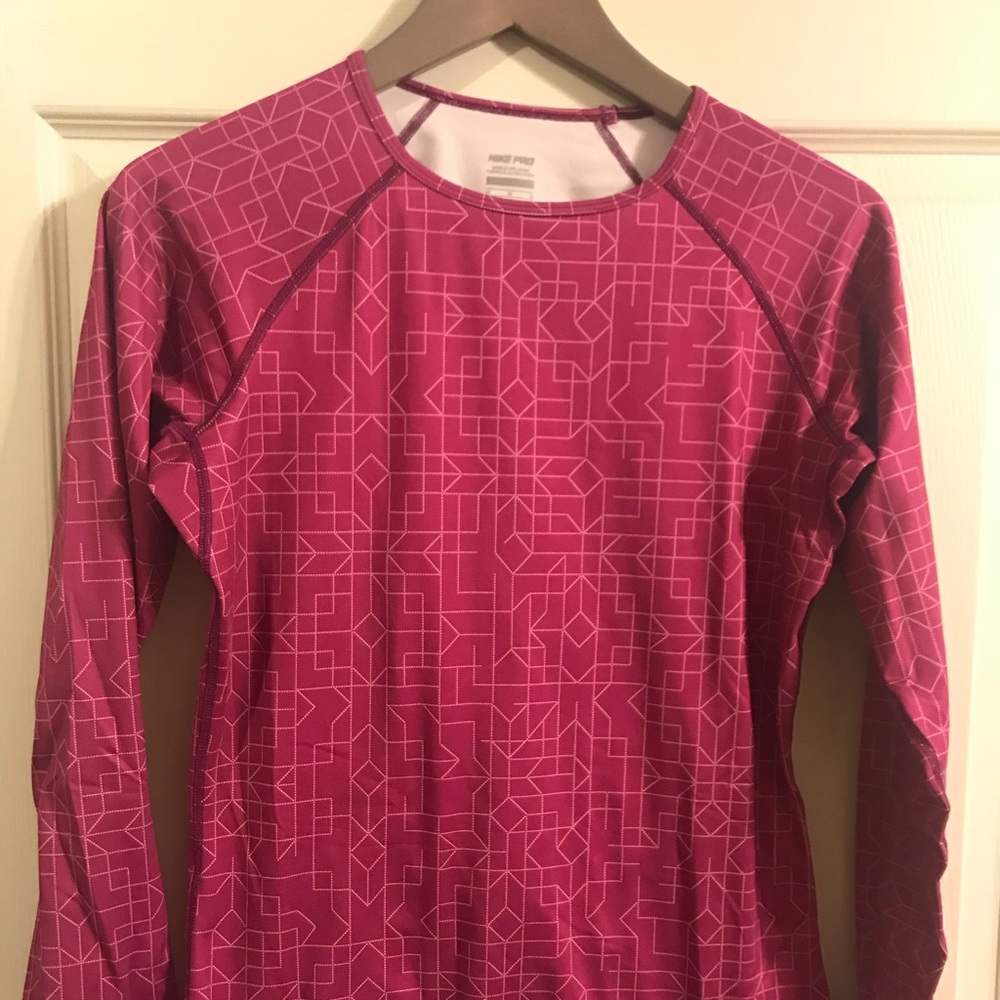 Women’s Nike Pro Fleece lined top Sz Medium